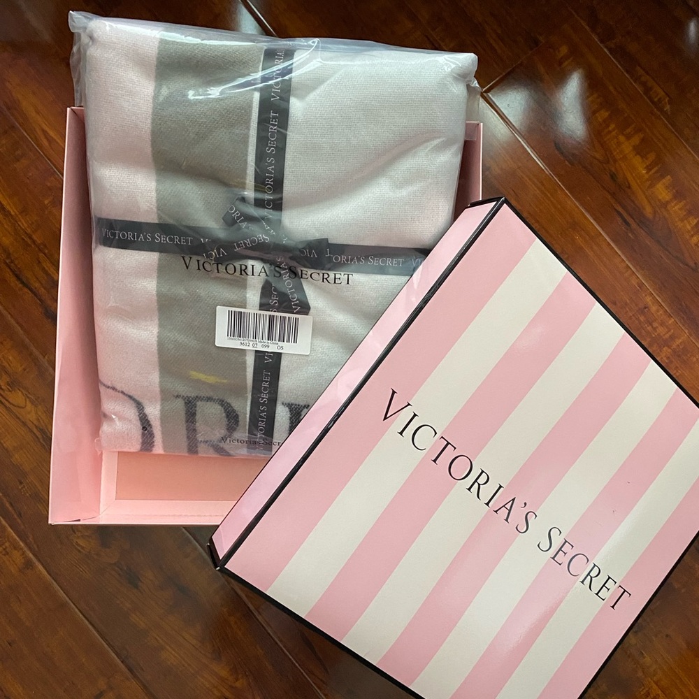 BRAND NEW VS Blanket